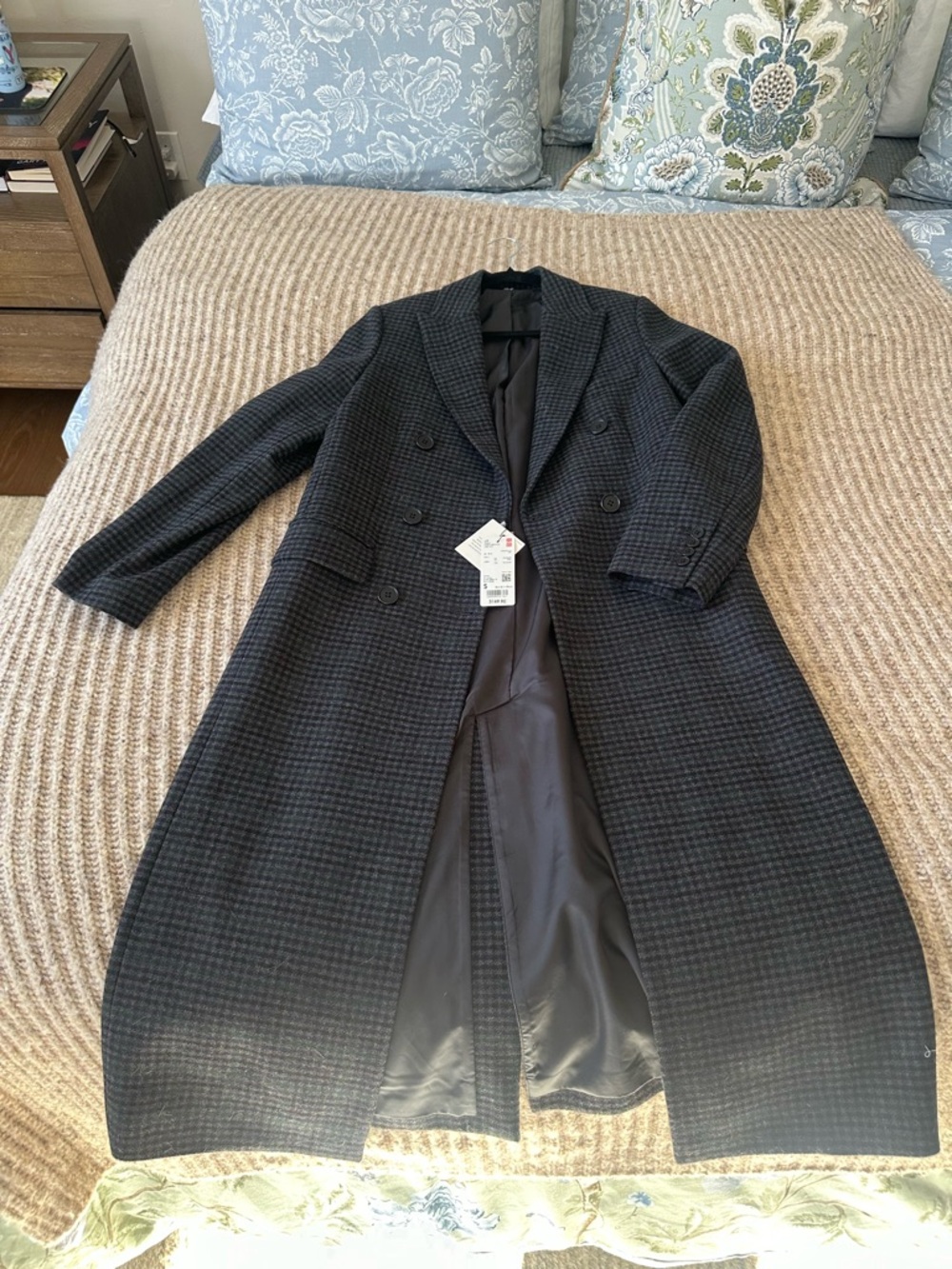 Women’s Uniqlo Double-Breasted Long Gray Plaid Overcoat - Picture 6 of 7